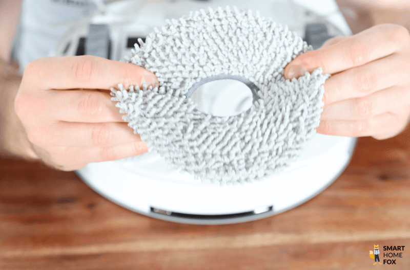 Die Wischmopps des ECOVACS DEEBOT T20 OMNI sind in der Nahaufnahme zu sehen.